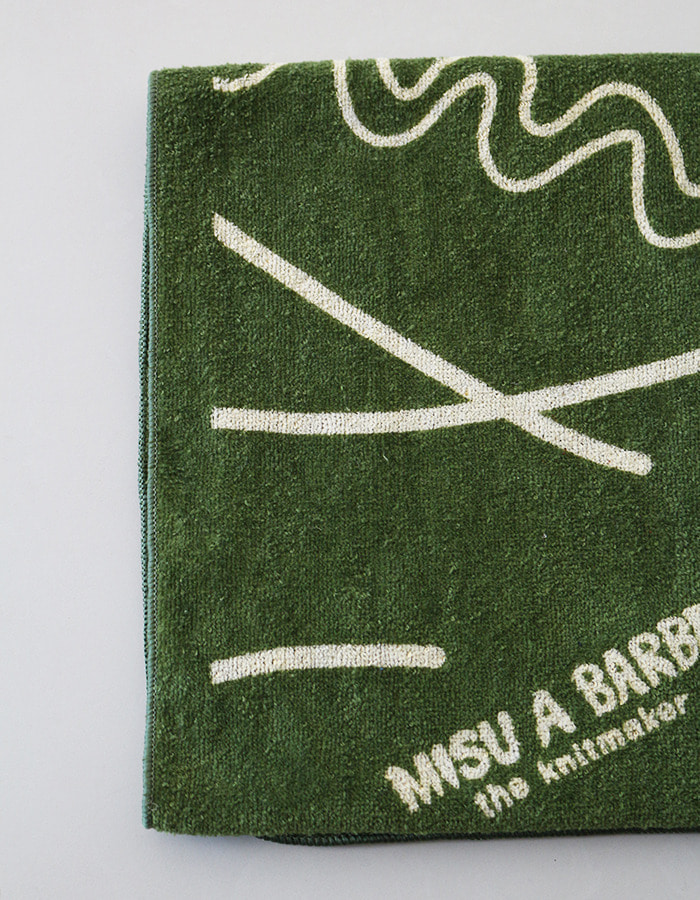 misu a barbe) greeny waiving towel