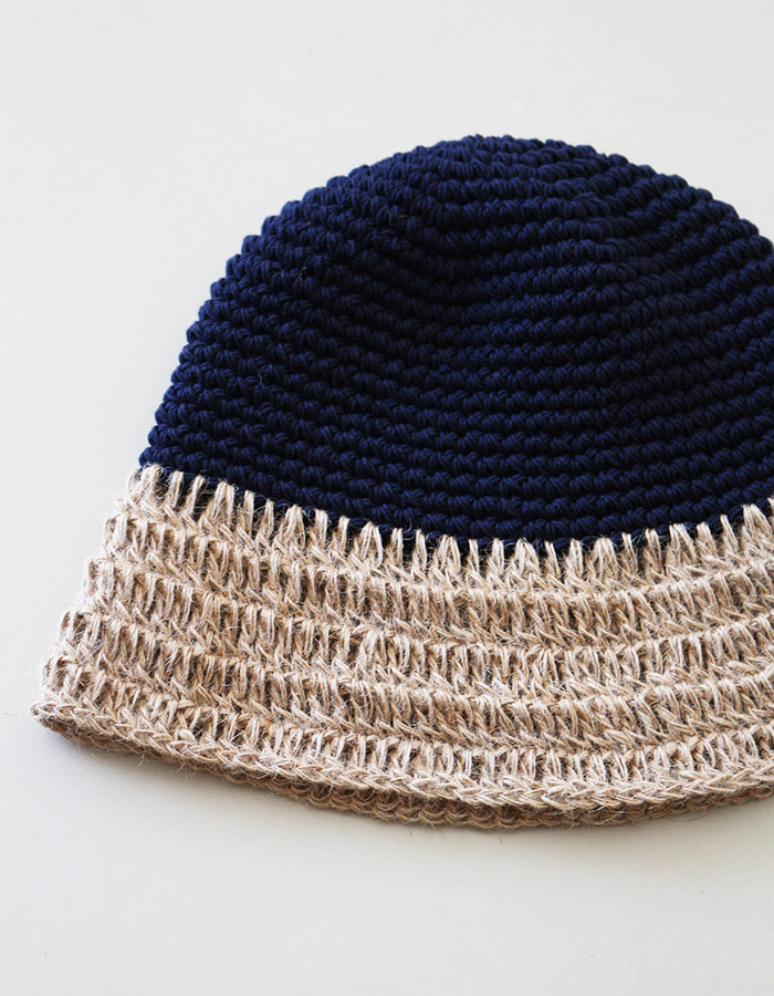 misu a barbe) navy straw hat