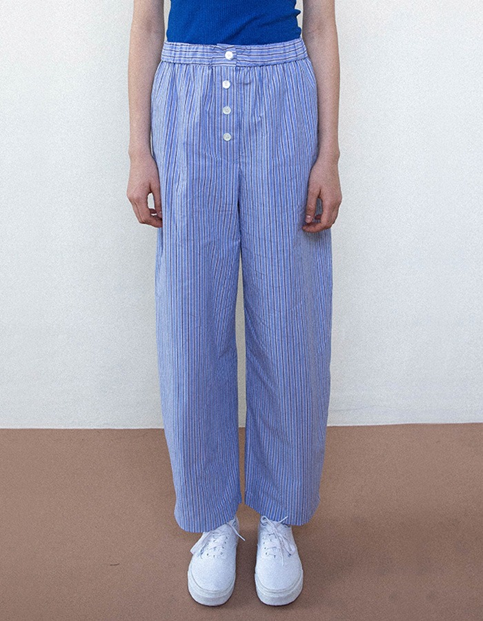 AOY) FRONT BUTTON PANTS IN BLUE STRIPE