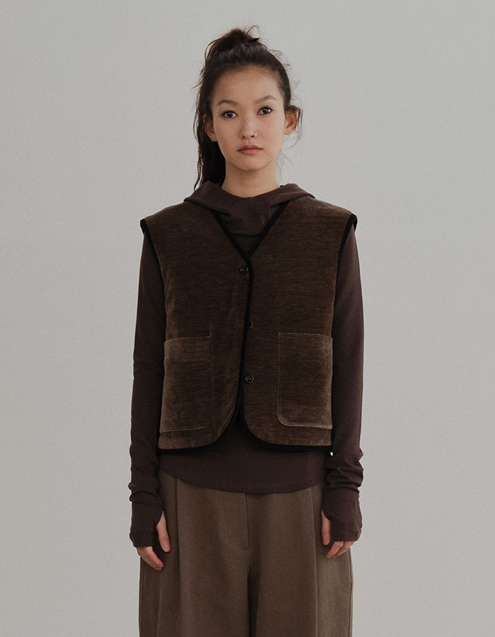 COURBUI) PADDED VEST WITH BRUSHED TEXTURE (BROWN)