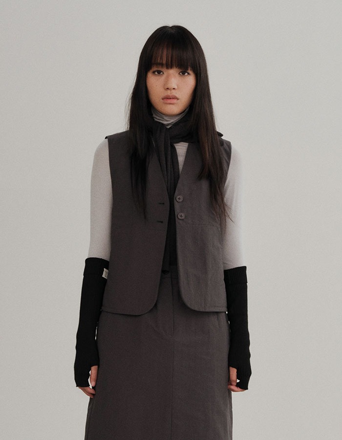 COURBUI) PADDED VEST (CHARCOAL)