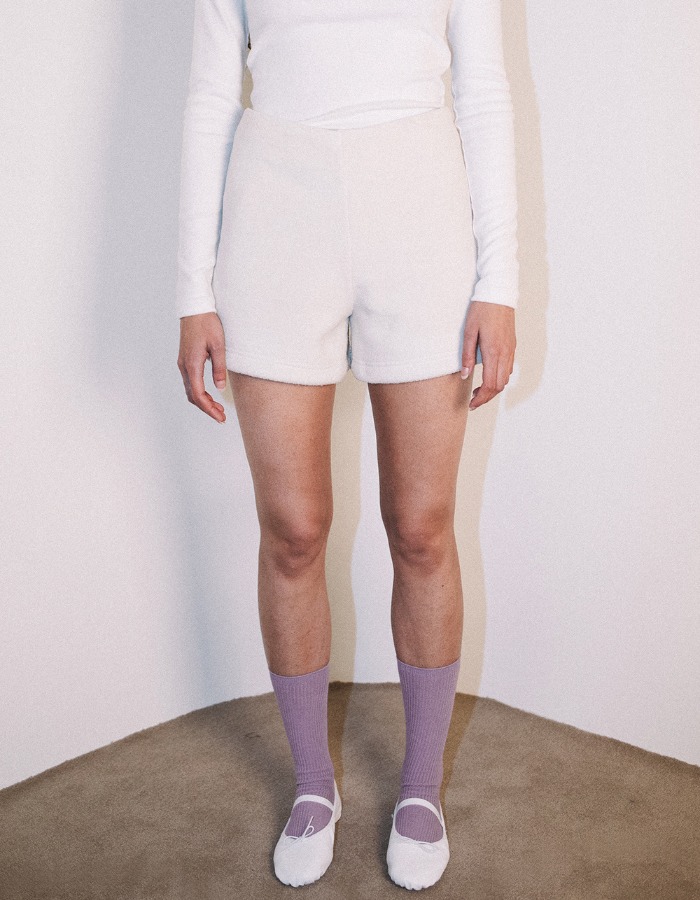 AOY) MAUD FLEECE SHORTS IN IVORY
