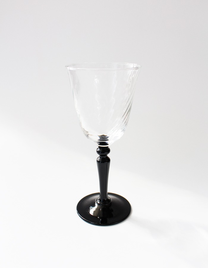 luminarc) black stem wine glass