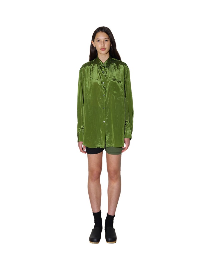 AOY) ADRIENN SHINNING BLOUSE IN OLIVE