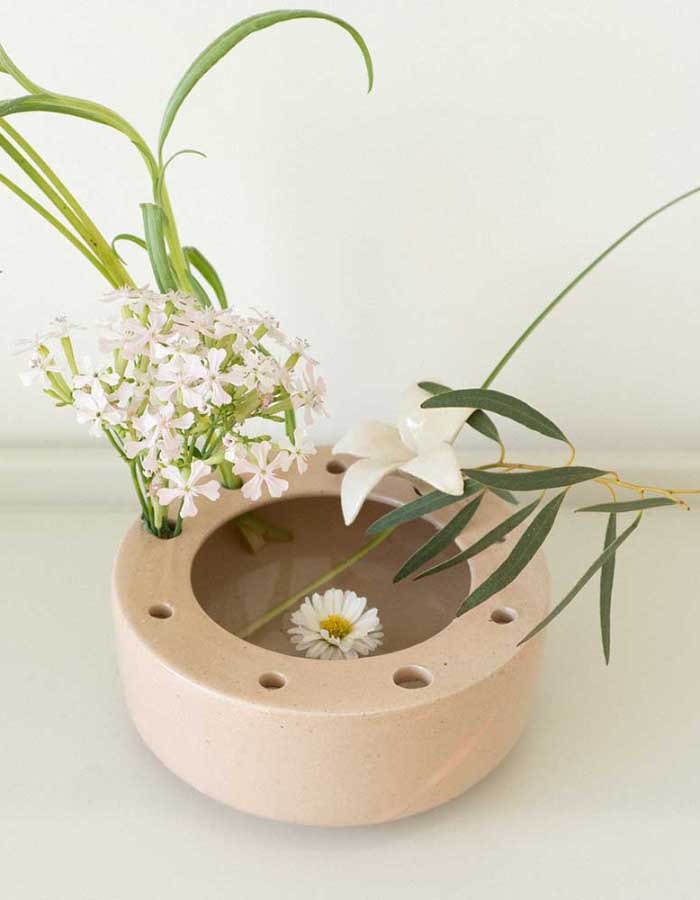 Saie Pottery) Vase pique-fleurs