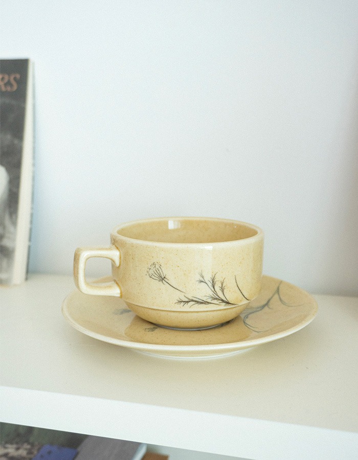 Saie Pottery) Wild carrot cup and saucer set