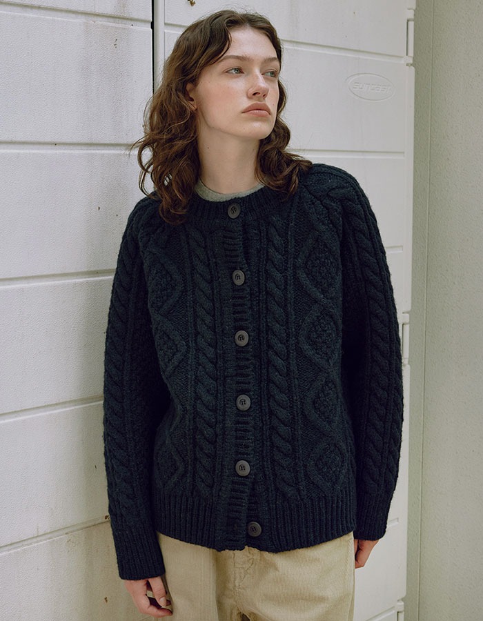 KNITLY) HEAVY WOOL CABLE CARDIGAN_Navy