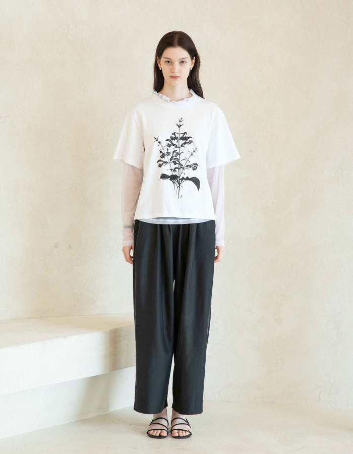 YM Store) Flower T-Shirt (Ivory)