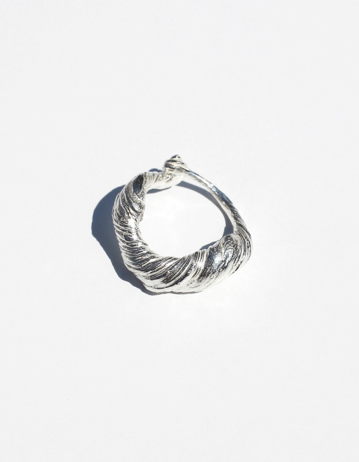 Inodore) Horse conch ring
